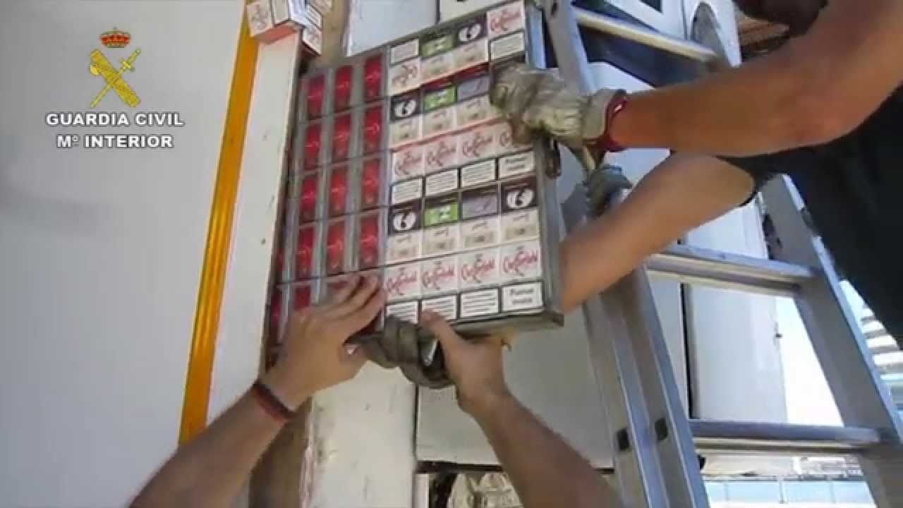 Operaciones Guardia Civil. Aprehensión de tabaco en el puerto de Cádiz