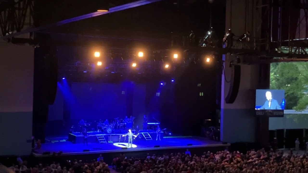 Jimmy Pankow talks to audience 2023