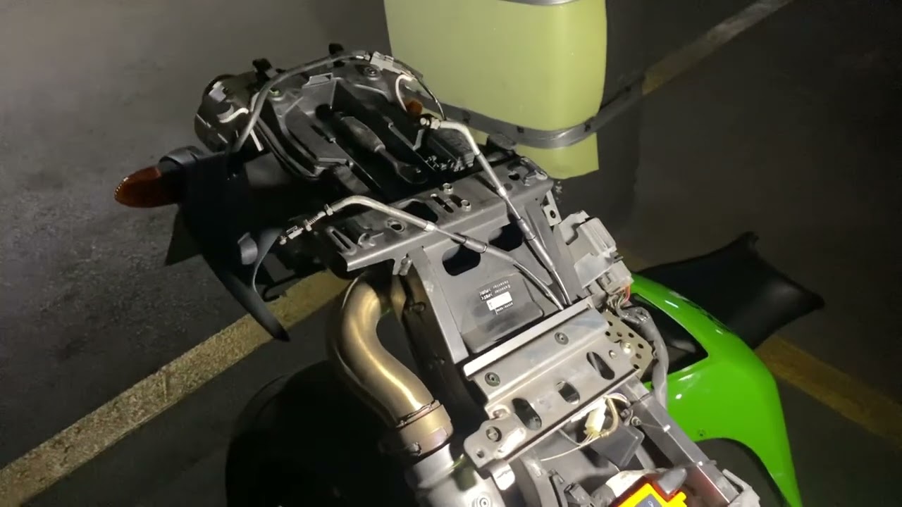 Recolocar Centralita ZX6R Vídeo 1 de 3 