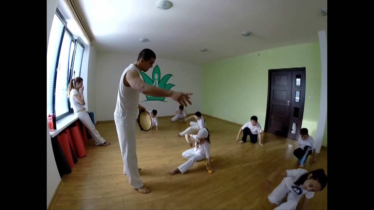 Vem camara capoeira kids training in slovakia