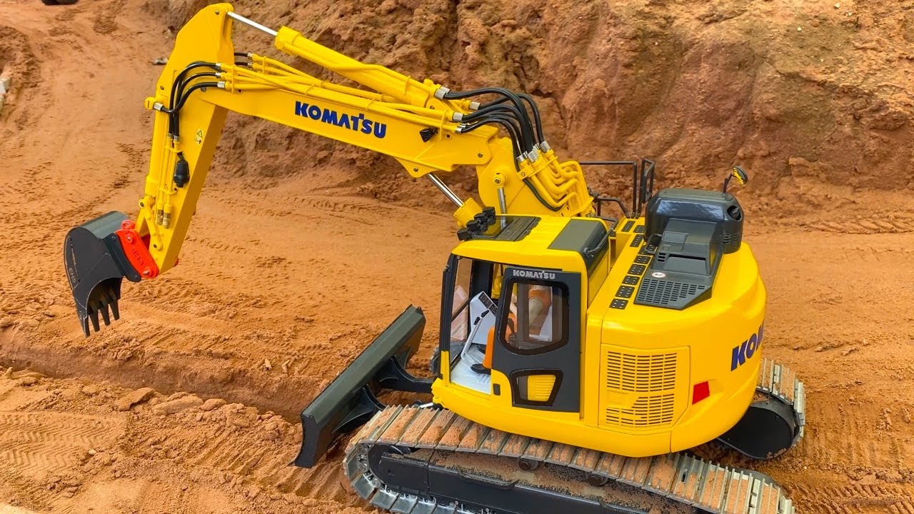 AWESOME COOL RC KOMATSU EXCAVATORS at the Constructionworld in 4K