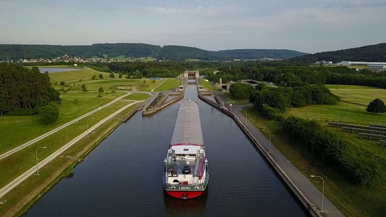 Schiff auf dem Main-Donau Kanal