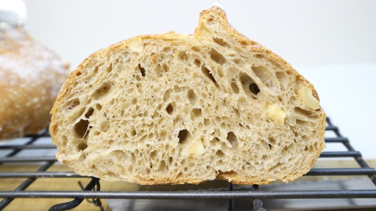 Bánh mì sourdough nguyên cám 50% hạt điều