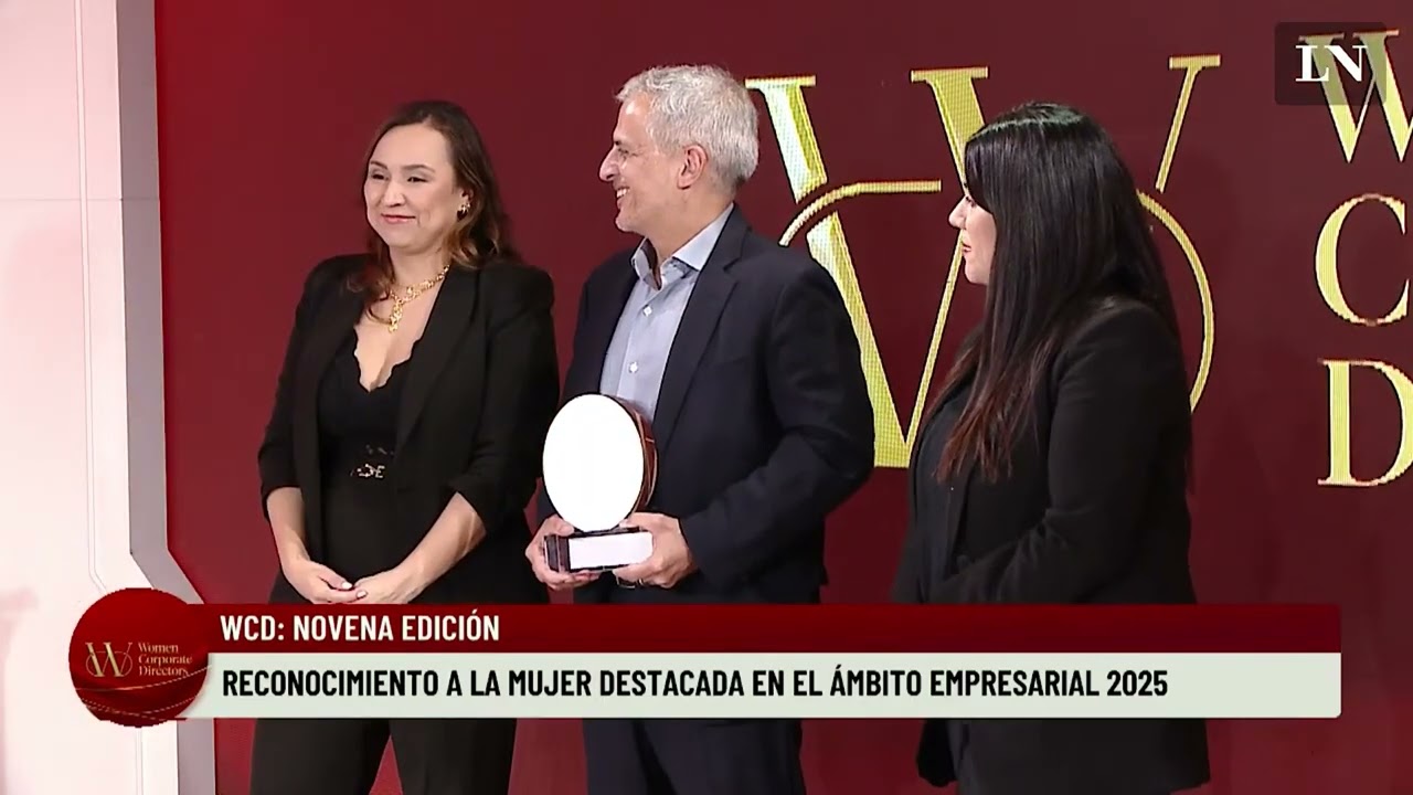 Premiación en el reconocimiento a la mujer destacada en el ámbito empresarial 2025