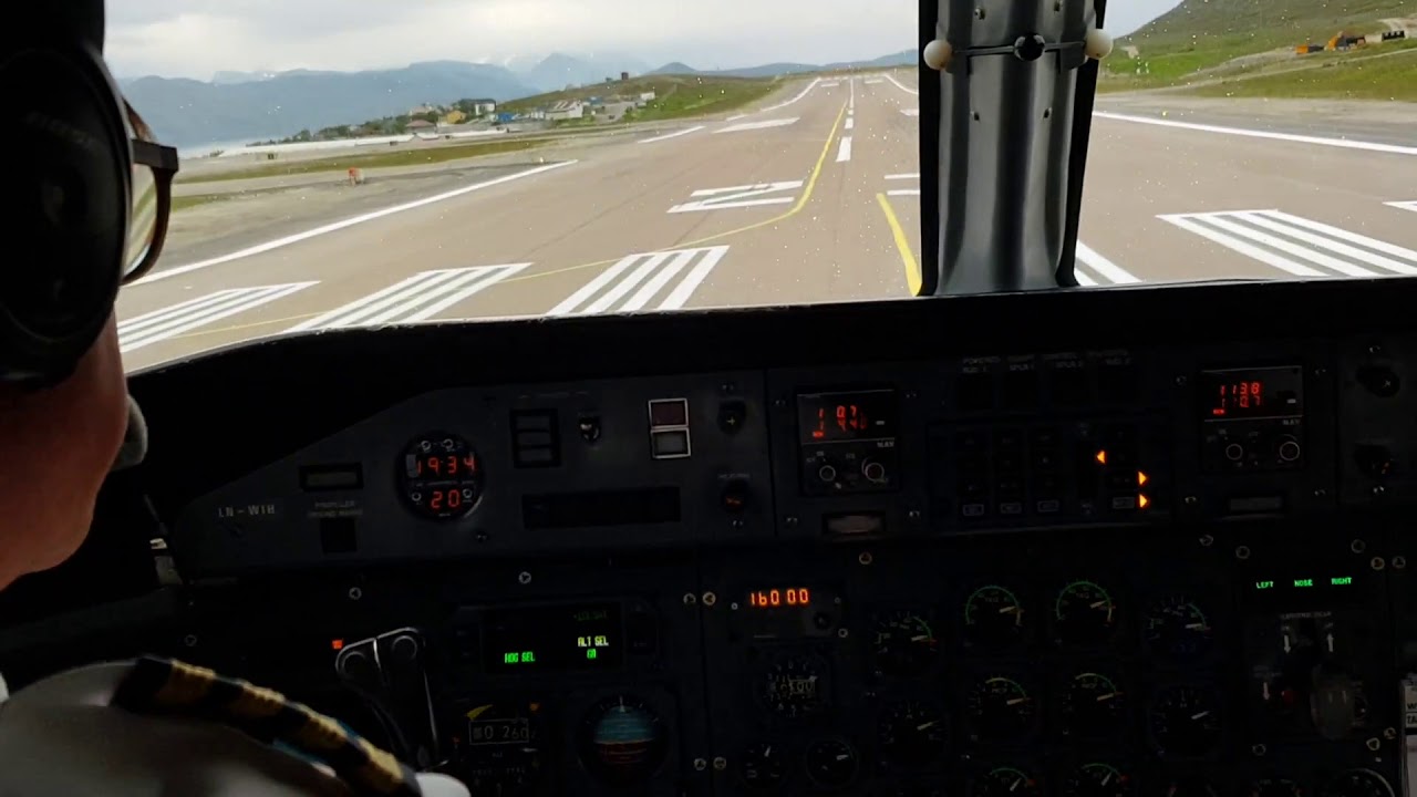 Wideroe Dash 8 cockpit view takeoff at Hammerfest