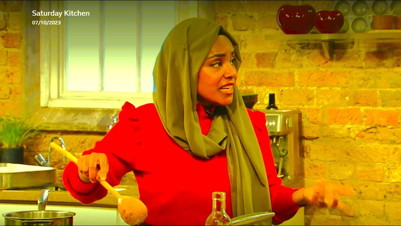 Nadiya cooks Live 500-word Pie for Sir Lenny's breakfast