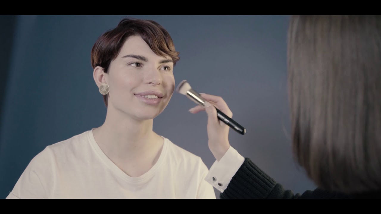 Визажист Наталья Васильева делает макияж с помощью коллекции Perricone MD No Makeup