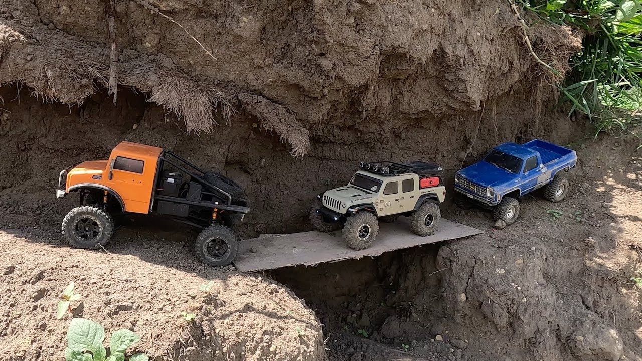 Axial SCX24 Gladiator, HobbyPlus CR18P T-Hunter & Traxxas TRX4M High Trail - Backyard Crawl