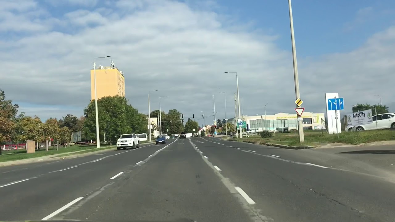 Balra kanyarodás Pécsett a Budai vámnál