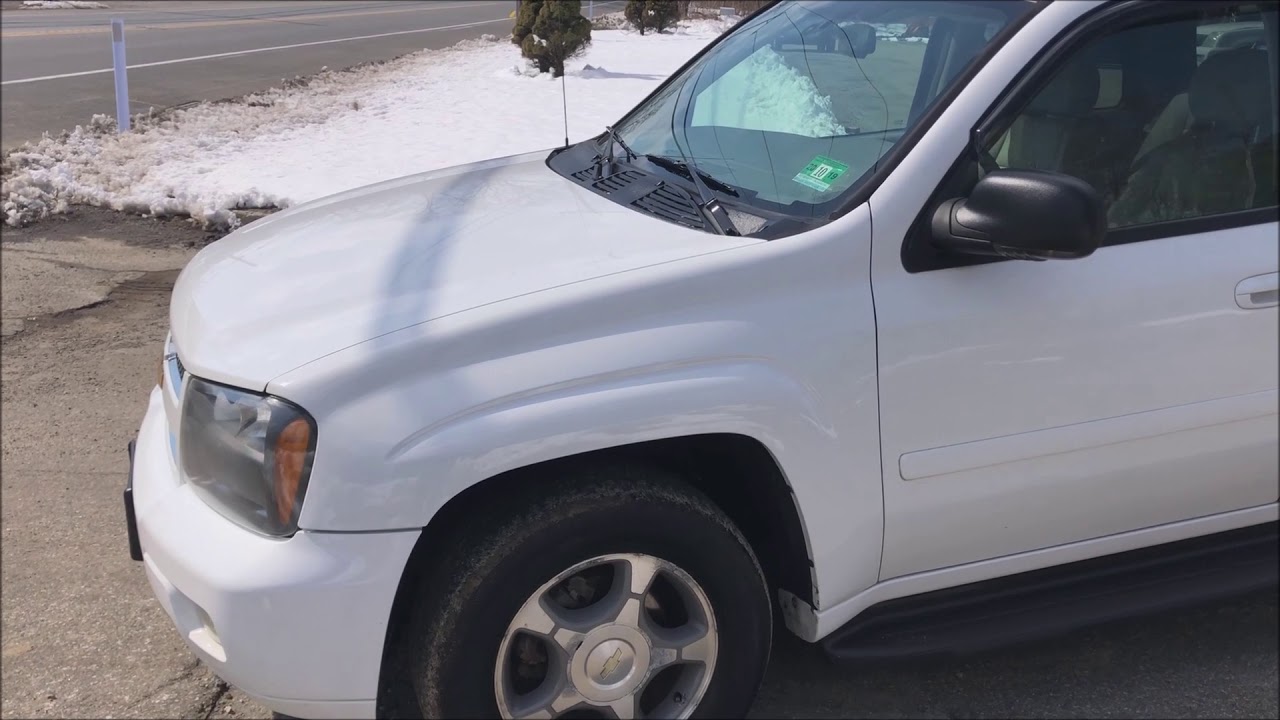 Продается Chevrolet Trailblazer LT 4x4 белого цвета 2006 года выпуска.