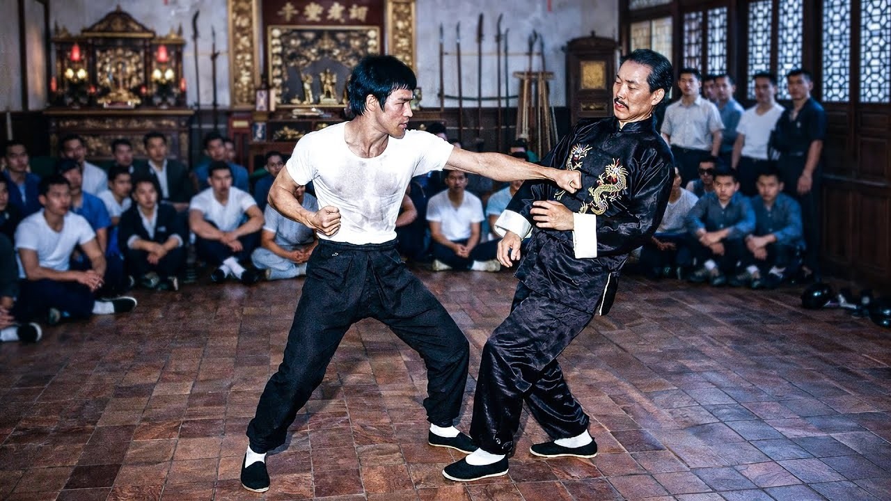 Ein Arroganter Meister forderte Bruce Lee heraus – und bereute es sofort!“