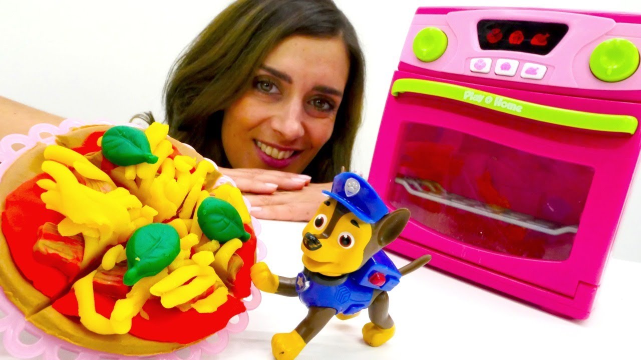 Lustige Schule. Paw Patrol knetet Pizza!