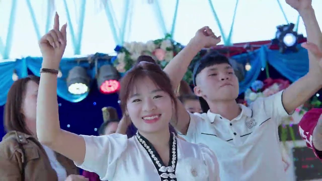 Lăm Tơi Remix, Sập Sàn Cùng Trai Xinh Gái Đẹp Bản Nậm Pút - Phiêng Cằm