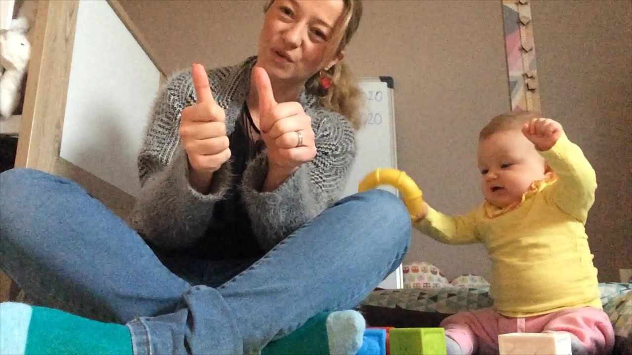 Chanson Un petit pouce qui marche