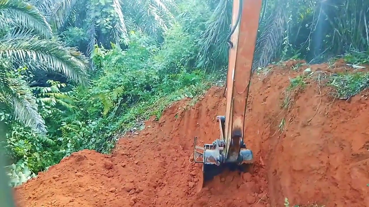Excavator odong odong buat jalan ditepi jurang#sangpejuang