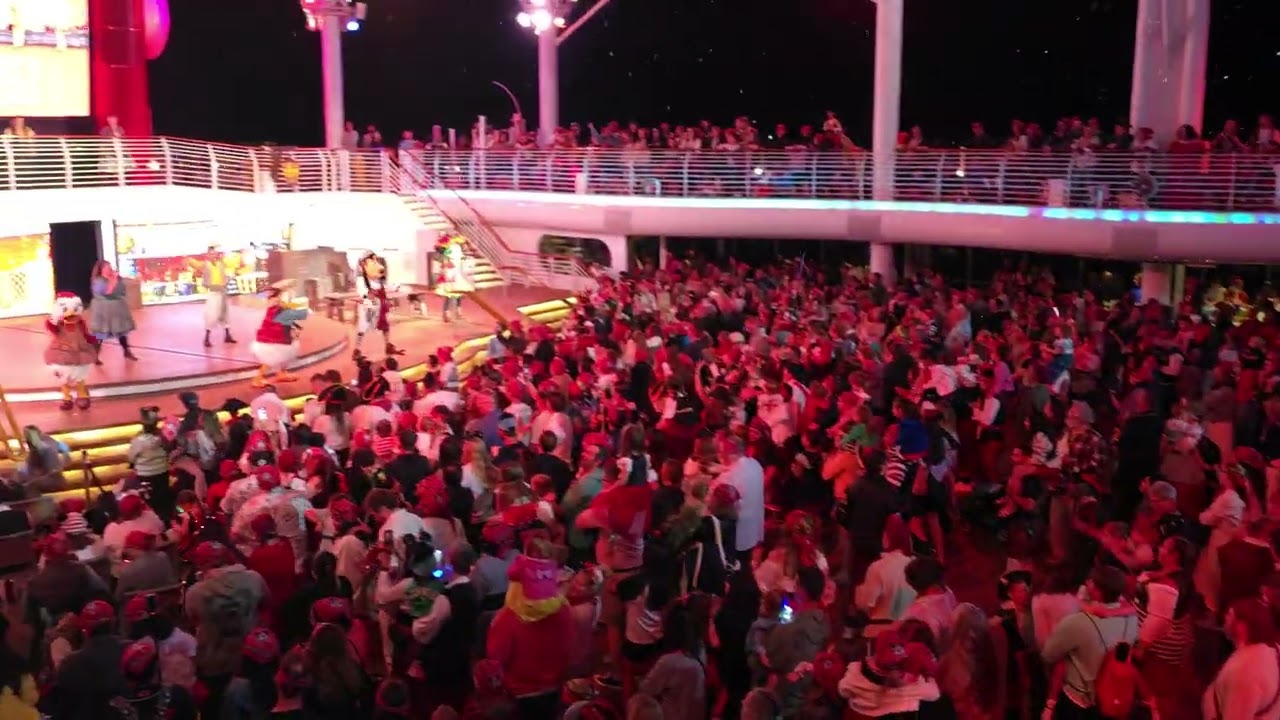 Noche pirata, abordo del crucero Wish de Disney...