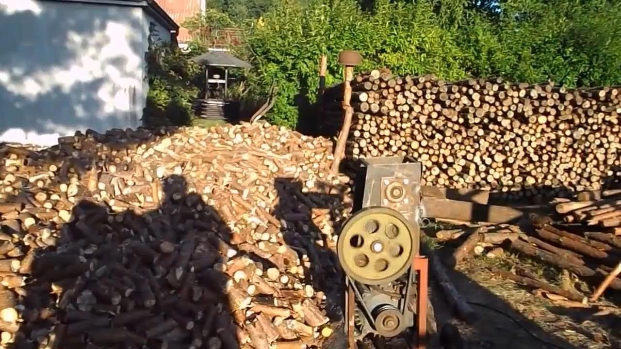 Wood Cutting Machine / Masinarie de taiat lemne ( Дровозаготовительная машина )
