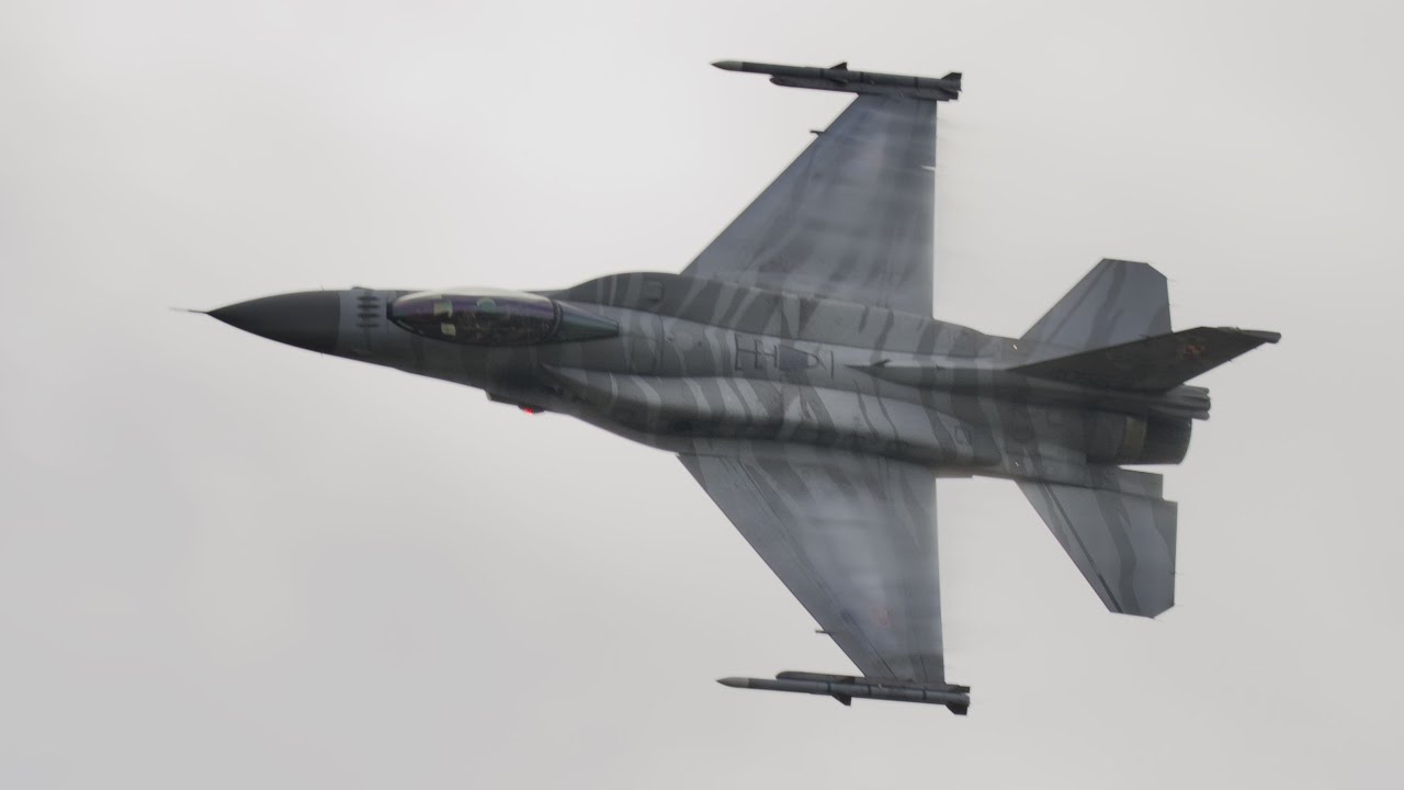 Lockheed Martin F-16 Fighting Falcon Polish Air Force flying Display at Sanicole AirShow 2021