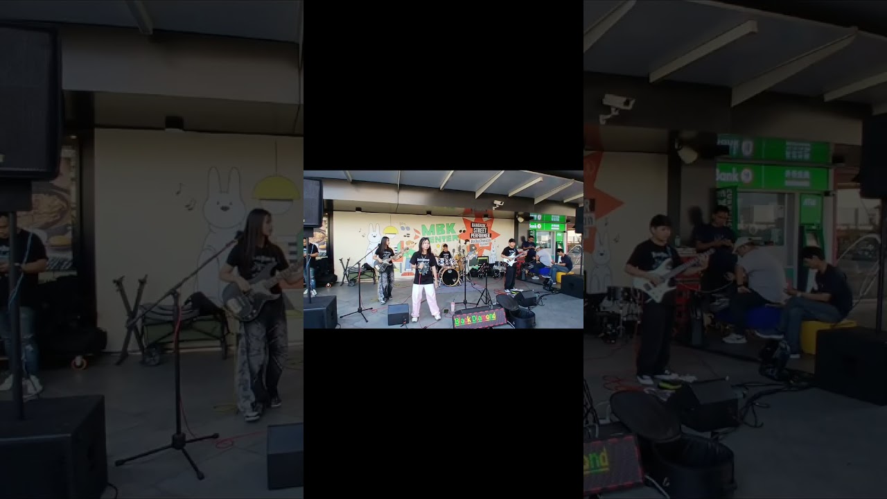 #YOUNG​ FULL BAND​ @MBK​ SKYWALK#คุกเข่า​/COCKTAIL​/วงดนตรี​นักเรียน#Black​ diamond​#Kita​ Academy