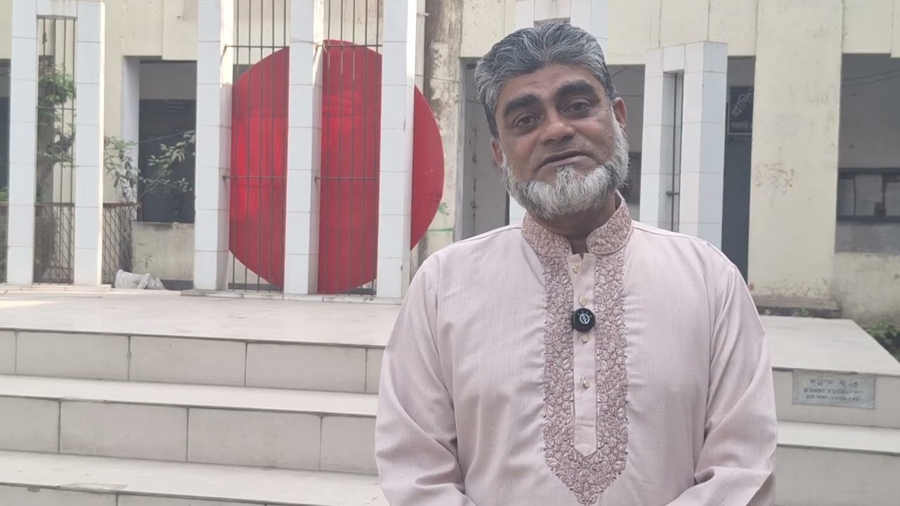 মুন্সিগঞ্জের ভাষা শহীদদের ইতিহাস নিয়ে আলোচনা করছেন বিশিষ্ট ইতিহাস গবেষক গোলাম আশরাফ খান উজ্জ্বল।