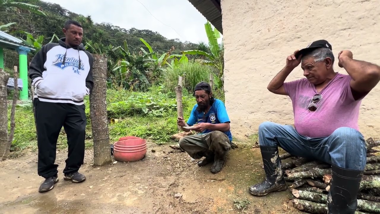 Charlando y comiendo arroz Wisungui 