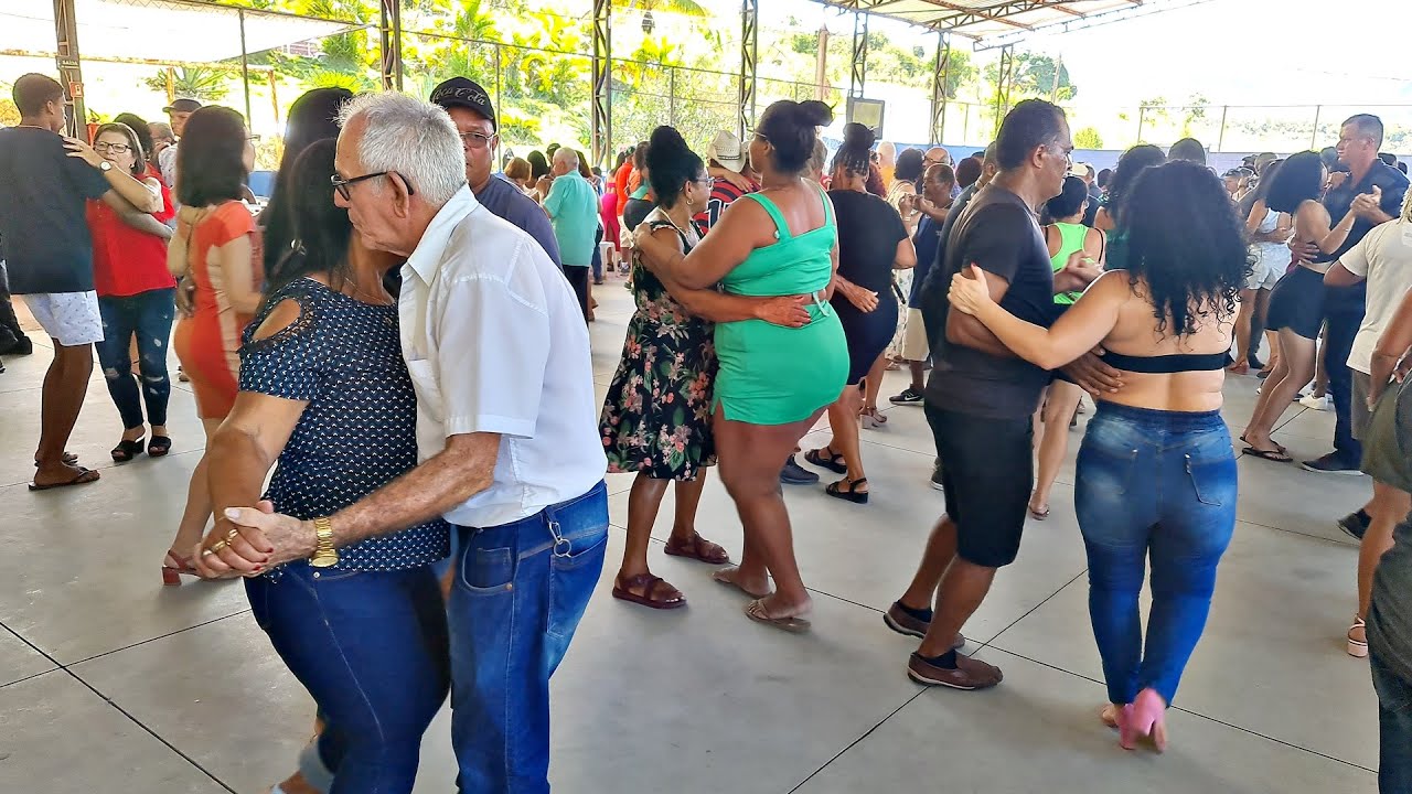 NESSE BAILE EU DANCEI ATÉ CLAREAR O DIA - DANÇANDO FORRÓ NO BAILÃO DA MELHOR IDADE (VANERÃO)