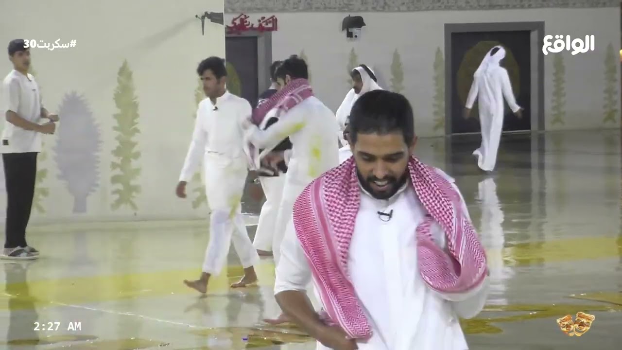 الشباب يحتفلون بالمطر بطريقتهم #سكربت