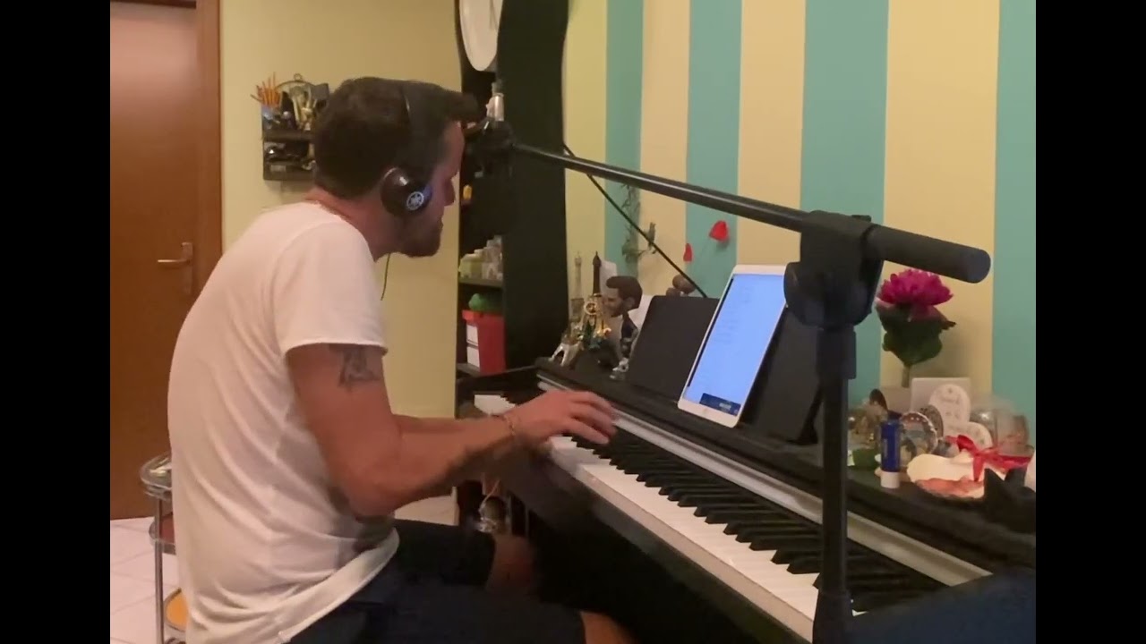 Me só mbriacato 🍷 piano e voce