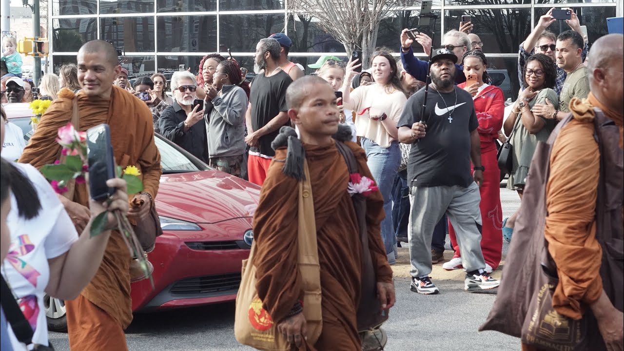 Walk for peace ☮️ in Charlotte NC 🙏🏽🙏🏽🙏🏽💐 #simplelifewithpengthong 