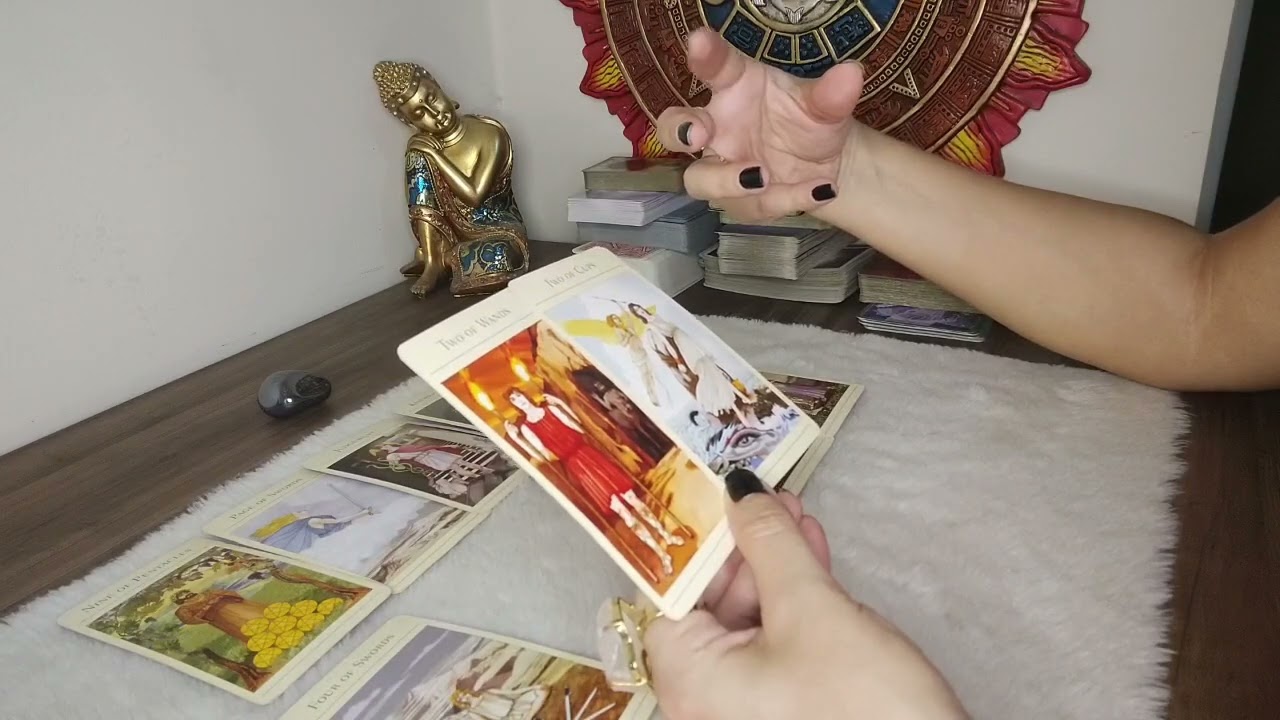 Quais os PENSAMENTOS e SENTIMENTOS dele/dela por mim? TAROT revela tudo 🔮❣️✨
