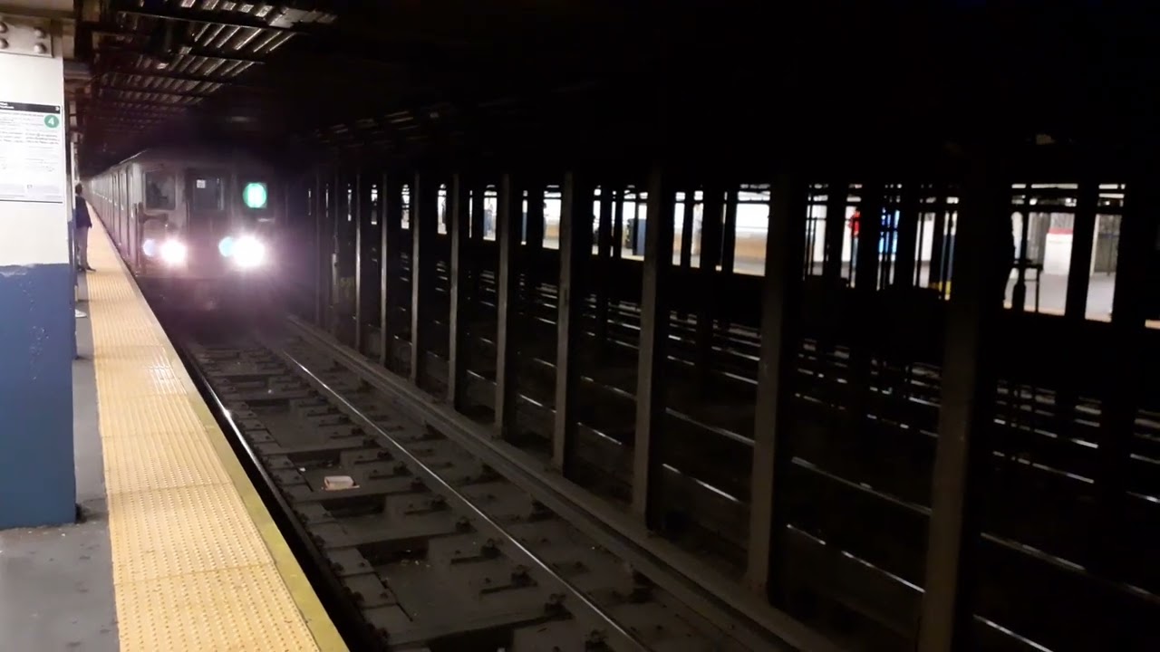 New york subway🇺🇸: Bleecker street station, line 6.