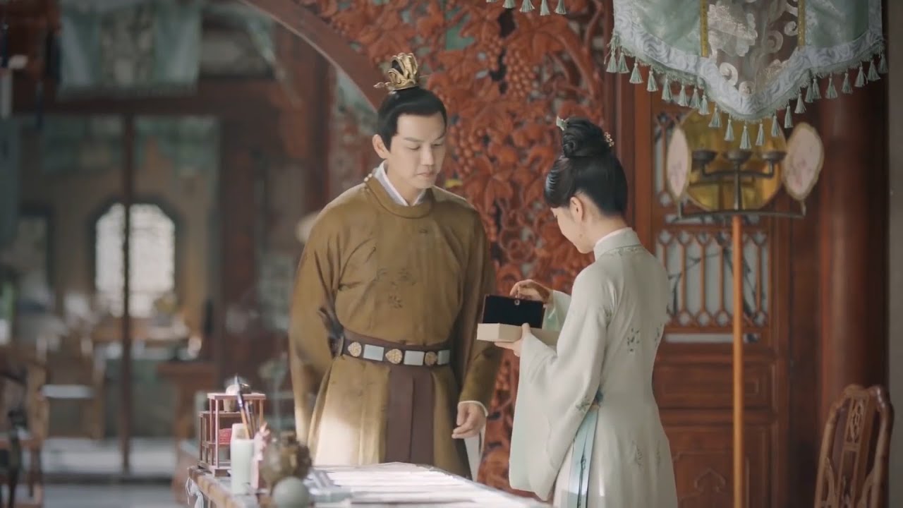 侯爷豪气送玉簪，亲手为娇妻戴上，甜蜜互动好似热恋期！⭐锦心似玉 The Sword and The Brocade
