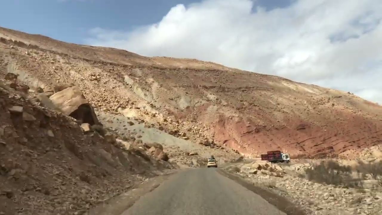 Route Secondaire N : 1506 Reliant Ait Ben Hadou et Tizi n'tichka vers Marrakech Maroc.