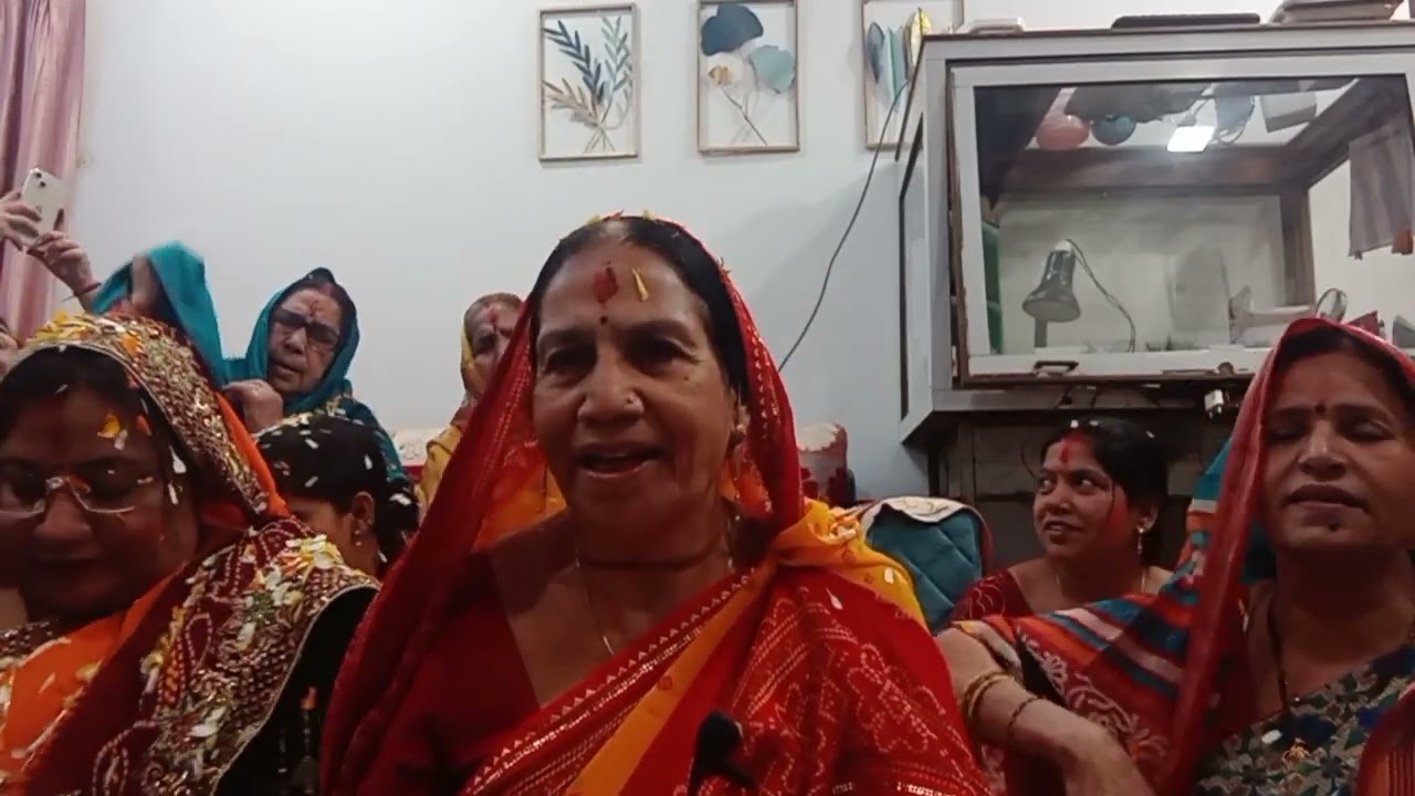 कृष्ण जी का भजन संख्या 950 कांन्हा होली मे  ला दे गुलाल।