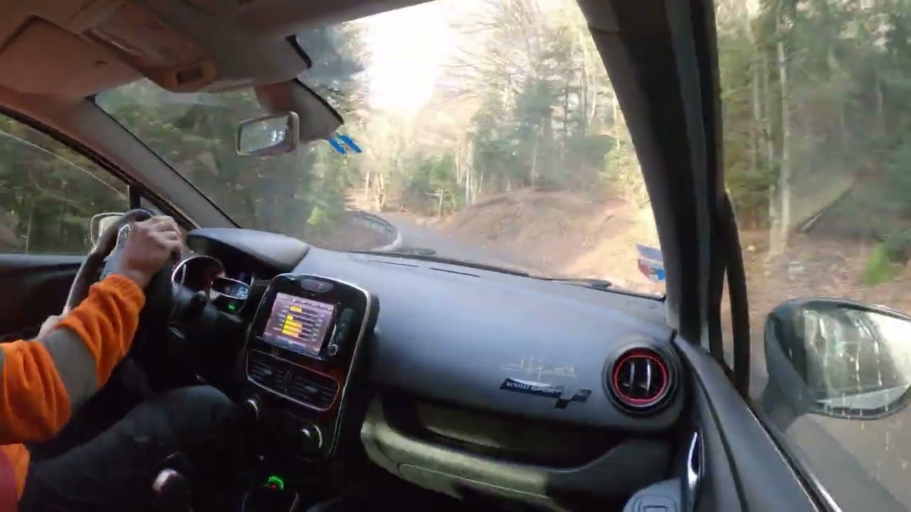 Clio 4 Rs Trophy Phase 2 attack 