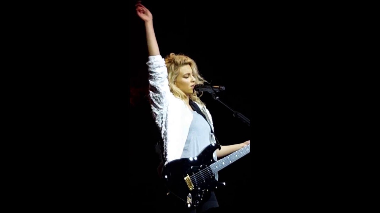 Tori Kelly - Expensive (W/ WHISTLE TONE) Live in Massey Hall, Toronto (May 3rd, 2016)