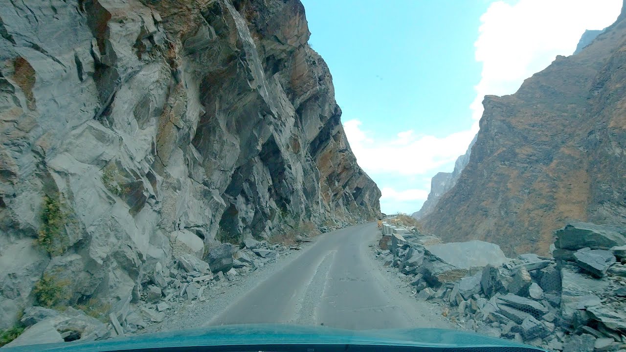 4K行车记录 | 云南香格里拉上虎跳峡 - 下虎跳观景台，深山峡谷太壮观了，不可错过的景点，危险好怕落石只敢走一次再也不来了 #Shangri-la #yunnan #china