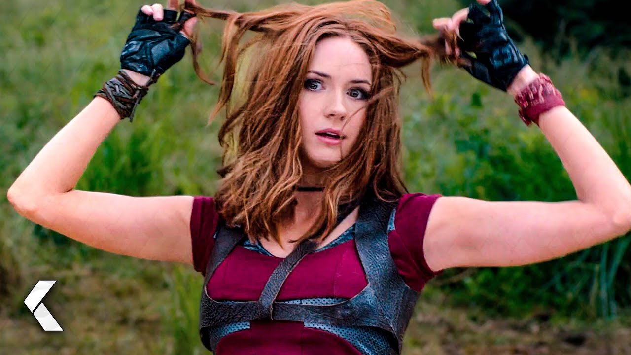 Ruby Baila para distraer a los Guardias - JUMANJI: En la selva Clip (2017) Karen Gillan, The Rock
