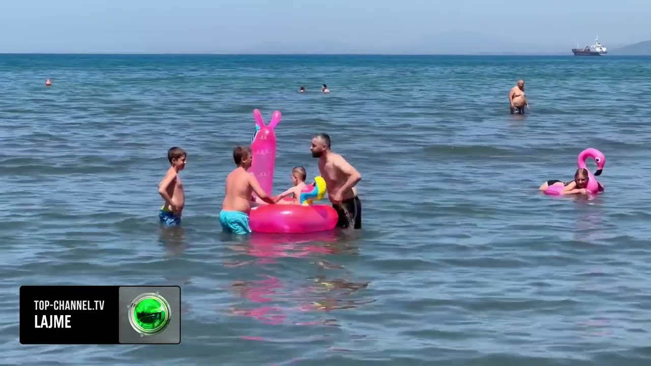 Top Channel/ Shëngjini i Kosovës, “shtëpia e dytë e pushimeve” për besnikët e plazhit shqiptar