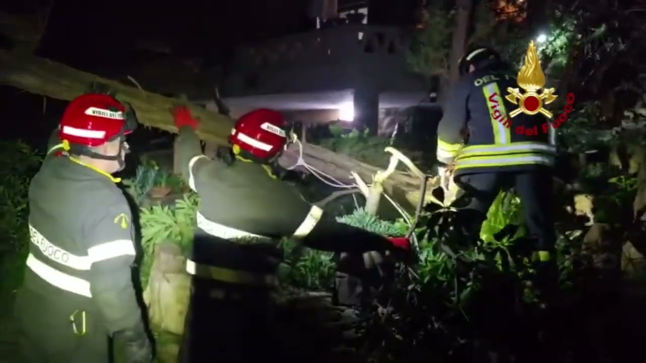 Sardegna e Calabria ancora sferzate dal maltempo: vigili del fuoco in azione