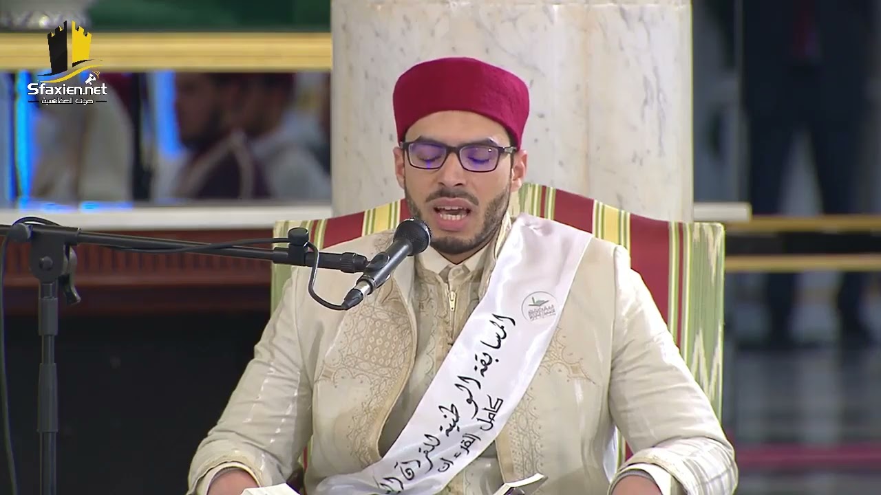 أحمد بن عياد المتحصل على الجائزة الثانيةفي المسابقة الوطنية لحفظ كامل القرآن الكريم في تونس -