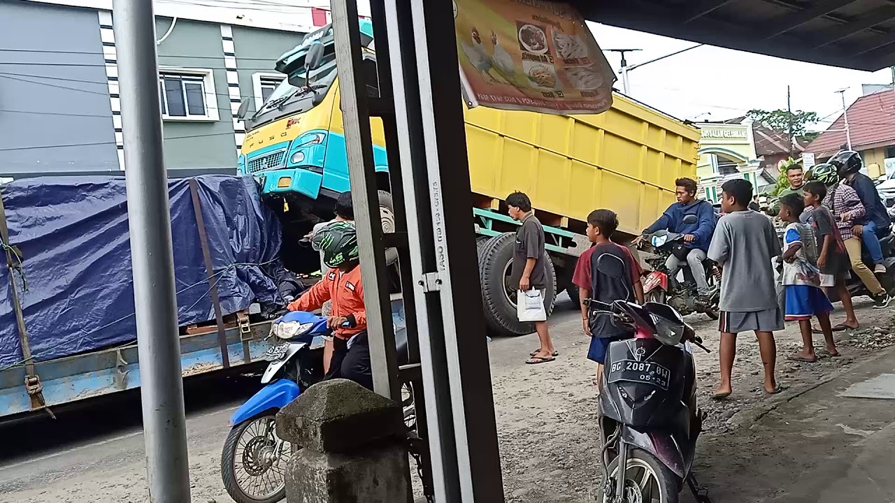 #News Lakalantas truck Vs Tronton #Gelumbang Post #SumselTerkini