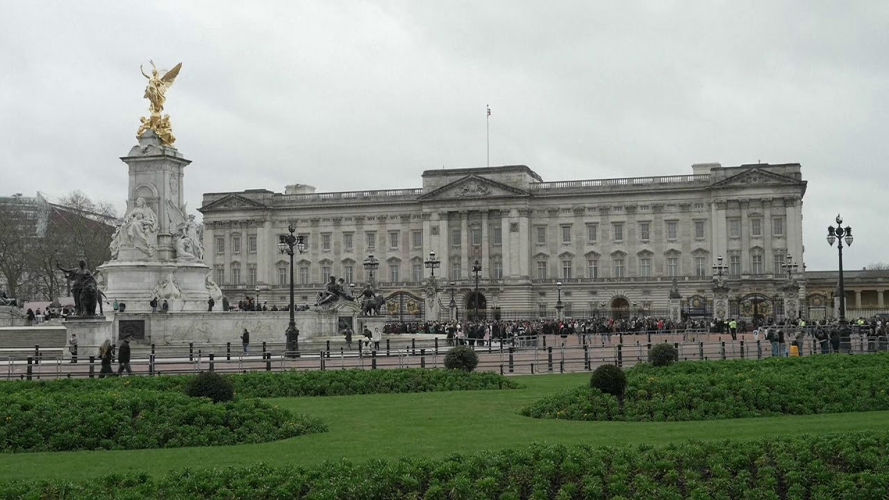 Live view of Buckingham Palace