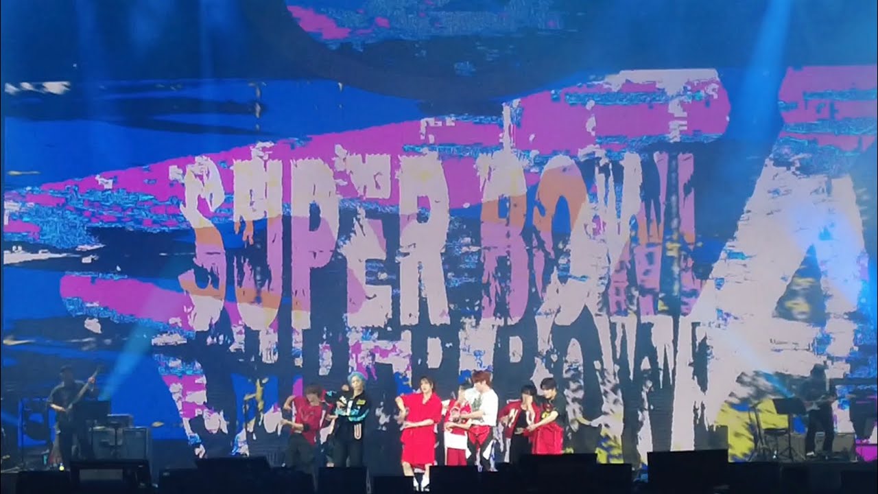 【stray kids】super bowl + ITEM @lollapalooza paris 2023