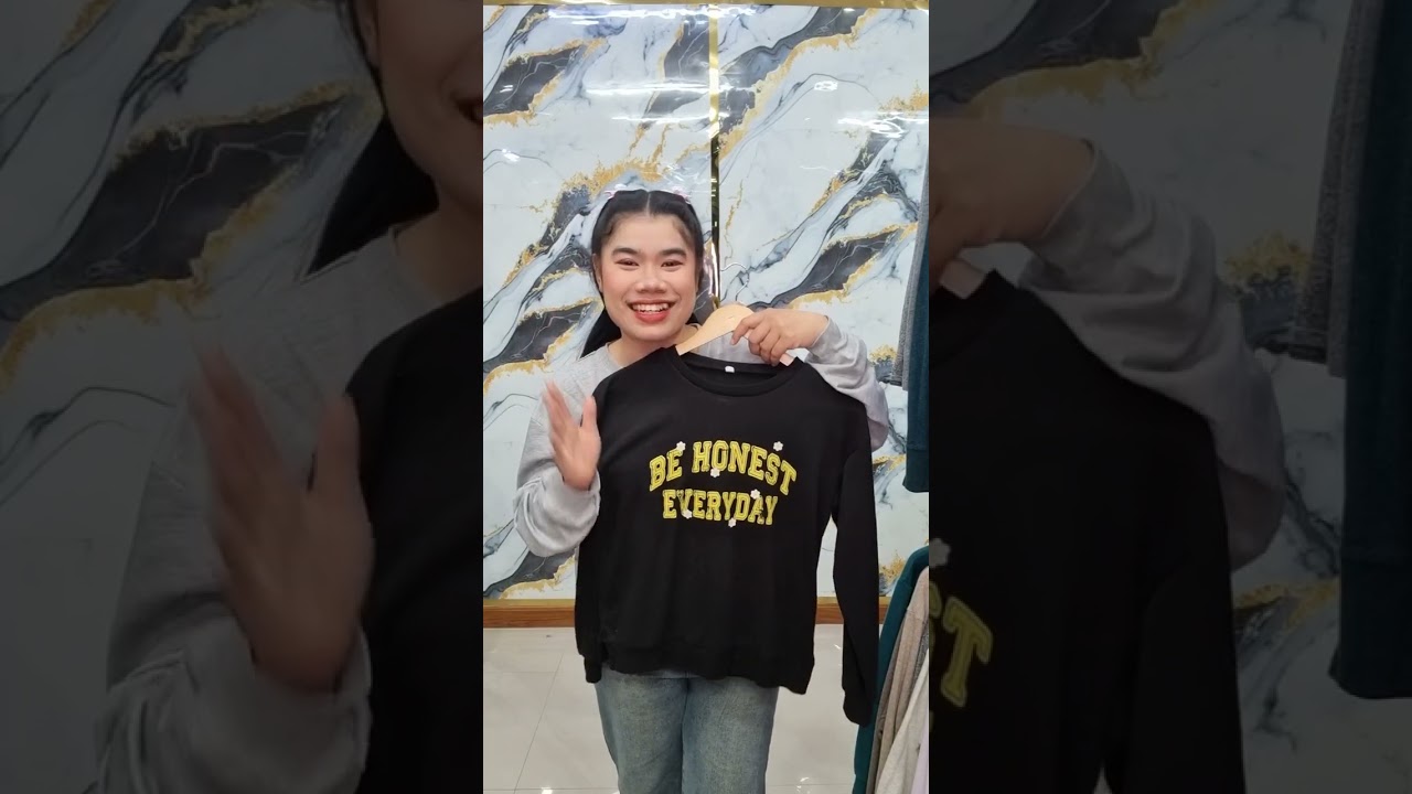 เสื้อกันหนาวราคาโปรโมชั่น ตัวละ 40 บาทสนใจโทร 081 771 - 6210 หรือทัก LINE หาน้องเอ๋ได้เลยจ้า