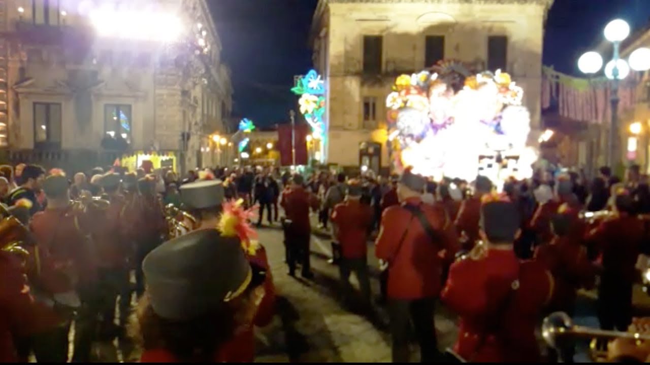 SCICLI-L'INNO BUSACCA SUONATO AD ACIREALE PER IL CARNEVALE DEI FIORI