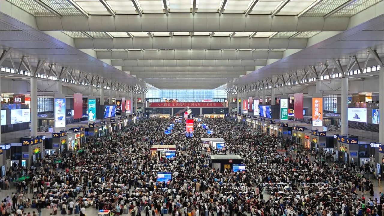 Arriving at Hongqiao Shanghai, China | Walking & Exploring Shanghai Hongqiao Railway Station