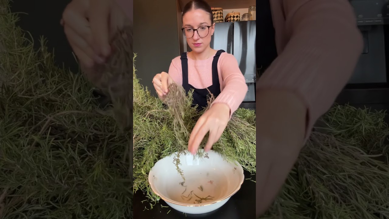 Rosmarin verwerten - 3 leckere und gesunde DIYs | Rosmarin Salz, Tee, &Ouml;l&hellip;🌿