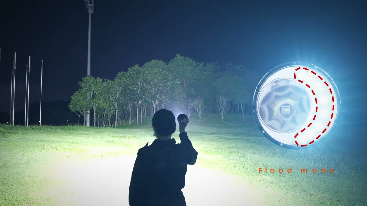 Dual beam design with floodlight and spotlight flashlight