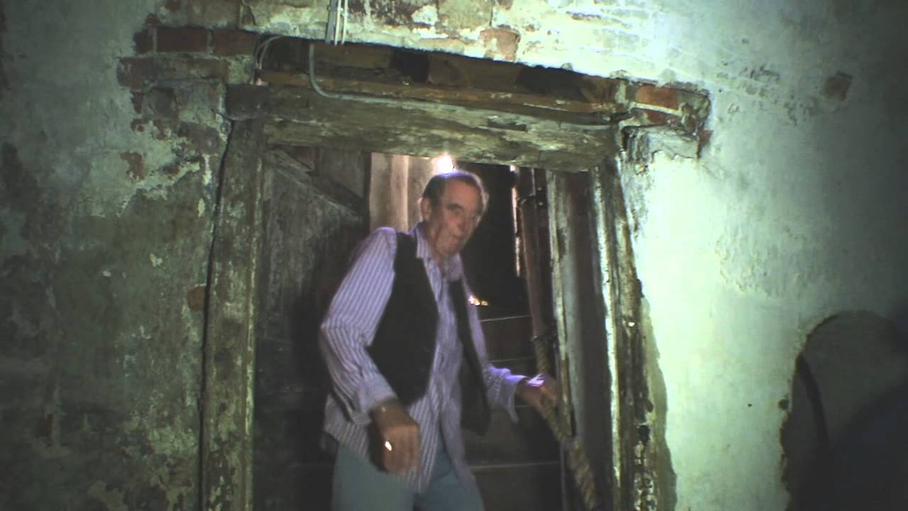 Devizes town lockup - with John Girvan